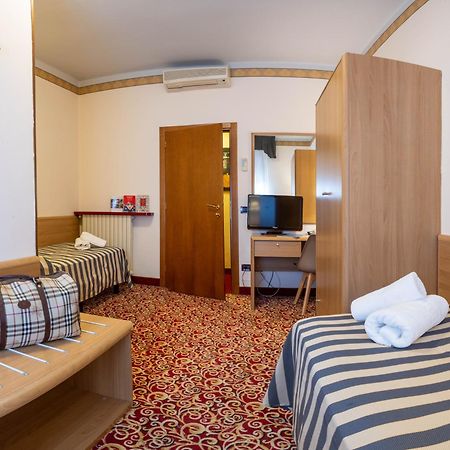 Hotel Giardinetto ديسينسانو ديل غاردا المظهر الخارجي الصورة